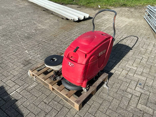 2015 rcm byte 461 schrobdweil machine - afbeelding 1 van  10