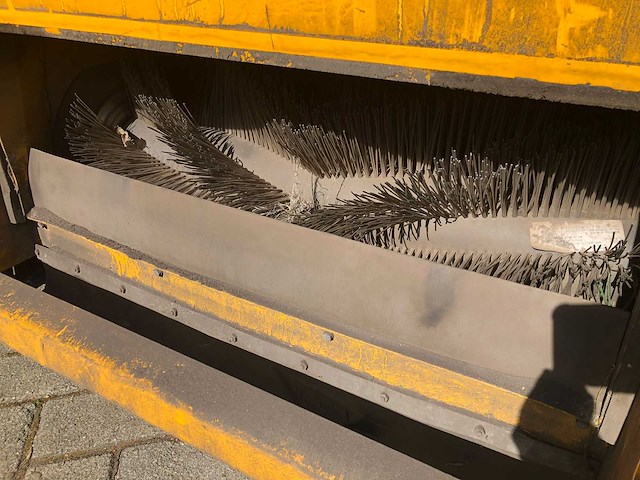 2015 rcm turbo t1600 te zelfrijdende veegmachine - afbeelding 2 van  4