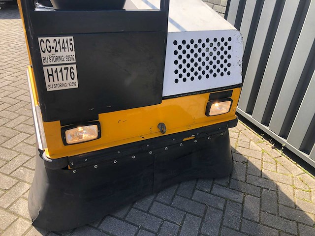 2015 rcm turbo t1600 te zelfrijdende veegmachine - afbeelding 15 van  19