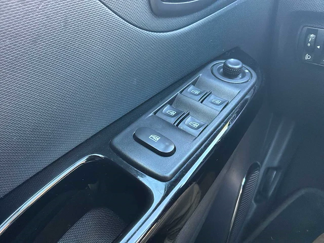 2015 renault captur 0.9 tce dynamique personenauto - afbeelding 16 van  37