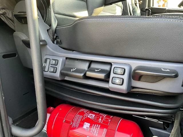 2015 scania r580 silver griffin vrachtwagen - afbeelding 18 van  22