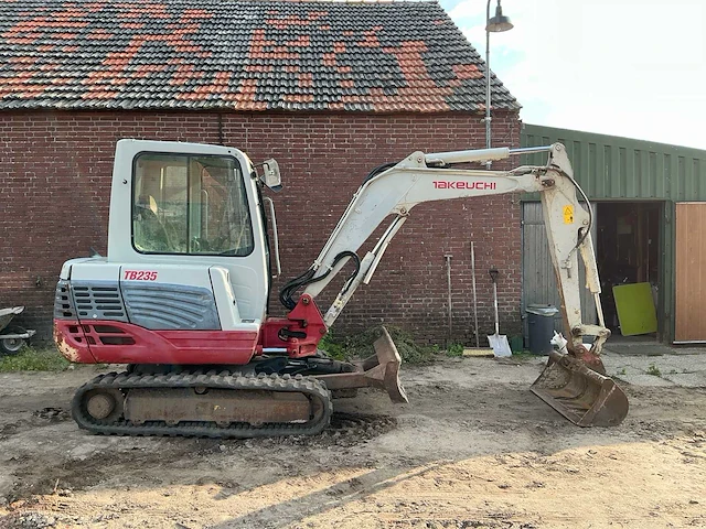 2015 takeuchi tb235 minigraafmachine - afbeelding 24 van  47