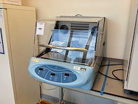 2015 thermo scientific maxq 4000 benchtop gekoelde orbitale shaker - afbeelding 1 van  6