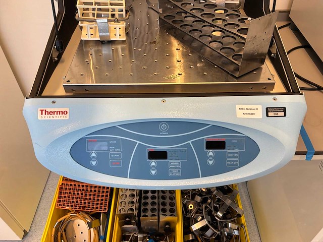 2015 thermo scientific maxq 4000 benchtop gekoelde orbitale shaker - afbeelding 4 van  6