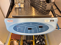 2015 thermo scientific maxq 4000 benchtop gekoelde orbitale shaker - afbeelding 4 van  6