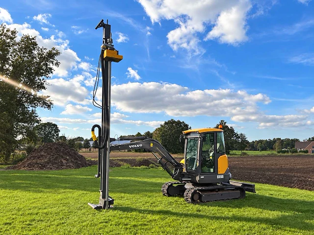 2015 volvo ecr50d rupsgraafmachine met hommelink boormast 4m - afbeelding 1 van  56