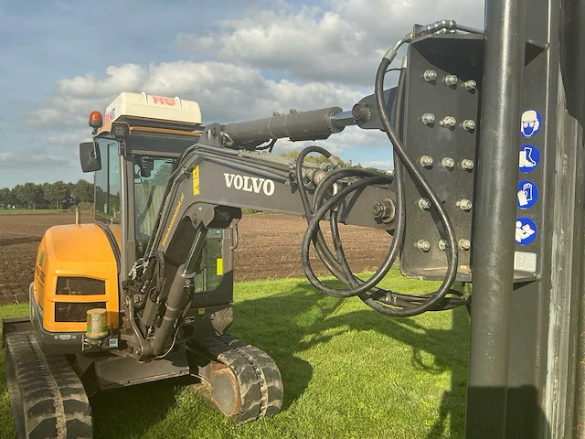 2015 volvo ecr50d rupsgraafmachine met hommelink boormast 4m - afbeelding 37 van  56