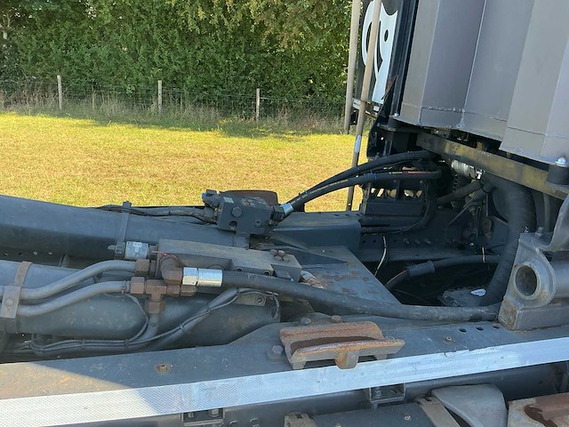 2015 volvo fh16 vrachtwagen met haakarm - afbeelding 10 van  36