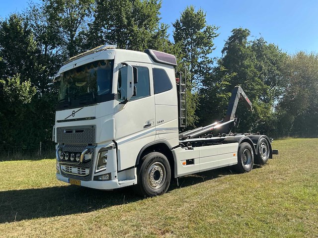2015 volvo fh16 vrachtwagen met haakarm - afbeelding 1 van  36