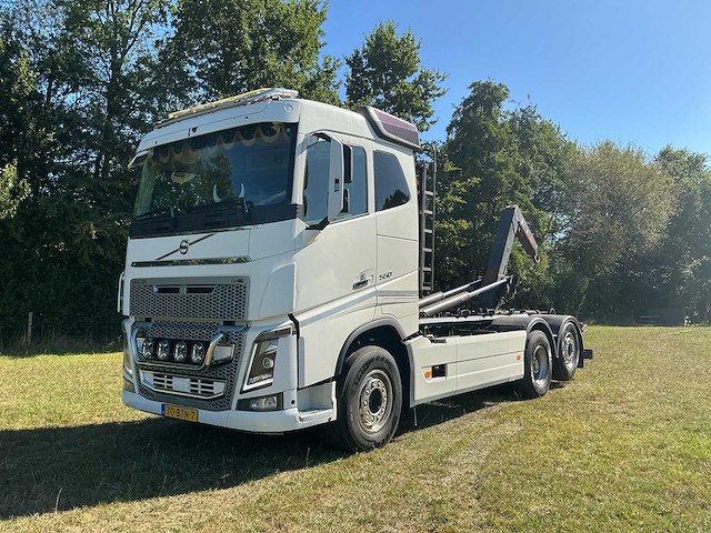 2015 volvo fh16 vrachtwagen met haakarm - afbeelding 12 van  36