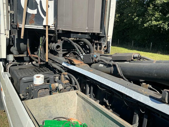 2015 volvo fh16 vrachtwagen met haakarm - afbeelding 29 van  36