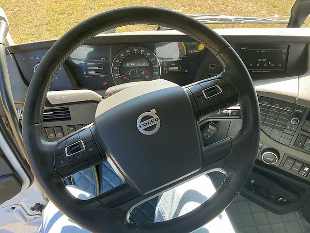 2015 volvo fh16 vrachtwagen met haakarm - afbeelding 9 van  14
