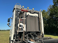 2015 volvo fh16 vrachtwagen met haakarm - afbeelding 12 van  14