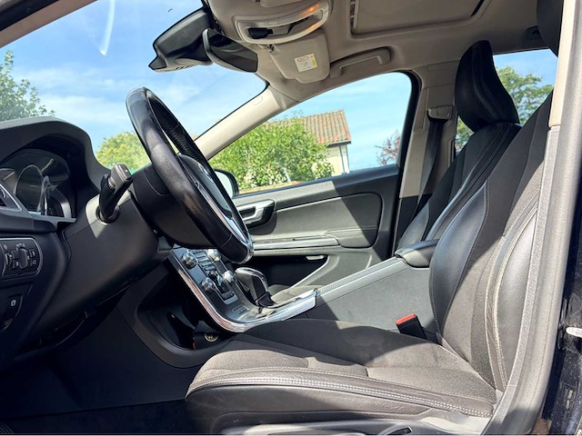2015 volvo v60 2.4 d6 tw.en. mom. personenauto - afbeelding 14 van  14