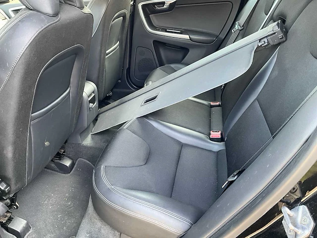2015 volvo xc60 2.0 d4 fwd oc. race personenauto - afbeelding 30 van  31