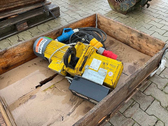 2015 yale cpef30.5 elektrische kettingtakel - afbeelding 4 van  6