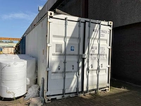 2015 zeecontainer met stekeinden