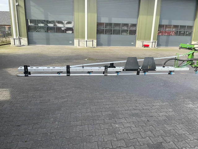 2016 2016 amazone uf 1801 veldspuit met ft 1001 fronttank – 27 m – 2.800 liter – amatron 3 - afbeelding 30 van  39