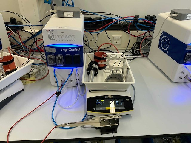 2016 applikon my-control kleinschalige bioreactor - afbeelding 1 van  10