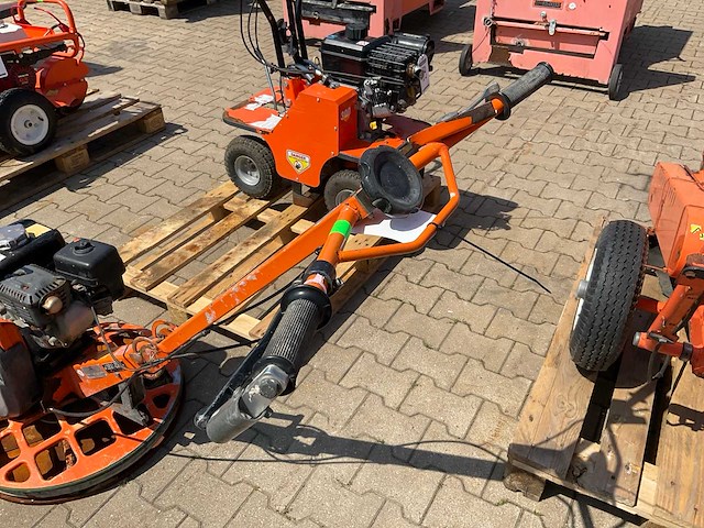 2016 atlas copco bg240 mechanische troffel / betonvlinder / cementvlinder - afbeelding 8 van  9