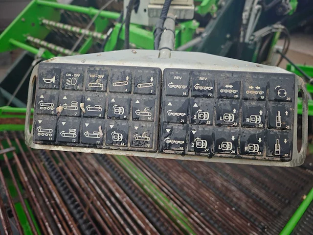 2016 avr spirit 9200 2-rijige bunkerverstekrooier 8 ton - afbeelding 16 van  25