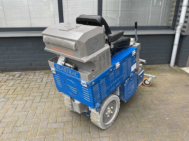 2016 blastrac bms-200adb ride-on tapijtstripper - afbeelding 12 van  14