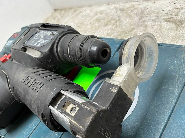2016 bosch gbh 2-23 rea boorhamer 710w sds-plus met stofafzuiging - afbeelding 3 van  5