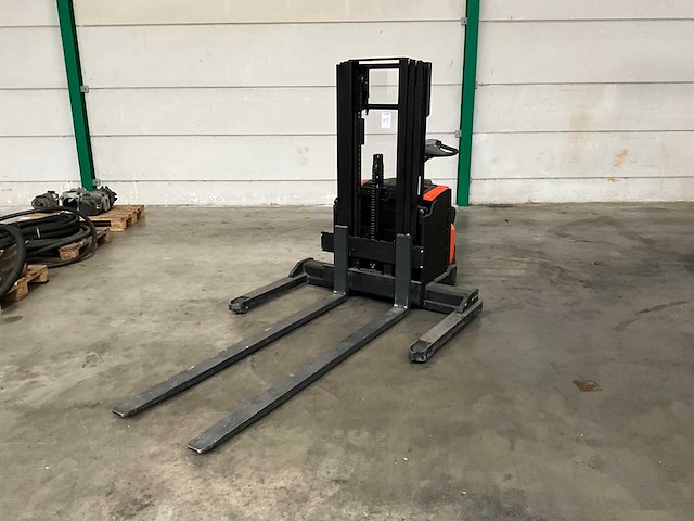 2016 bt staxio swe120s breedspoor stapelaar - afbeelding 1 van  14