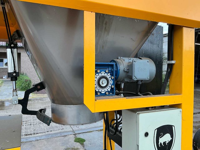 2016 çelikel perpetual semi-automatische silage verpakkingsinstallatie met 2 m³ mengbunker en 7 m transportband - afbeelding 4 van  38