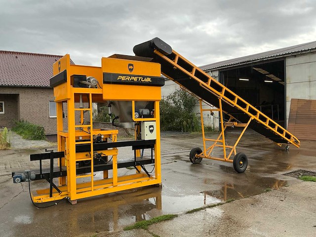 2016 çelikel perpetual semi-automatische silage verpakkingsinstallatie met 2 m³ mengbunker en 7 m transportband - afbeelding 33 van  38