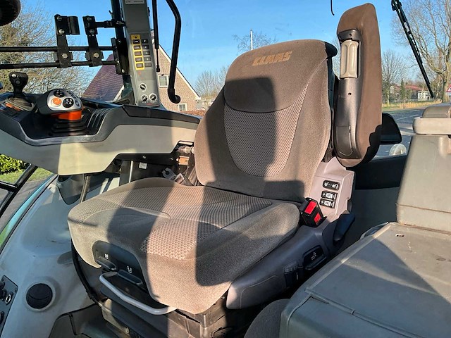 2016 claas arion 650 vierwielaangedreven landbouwtractor met voorlader - afbeelding 4 van  40