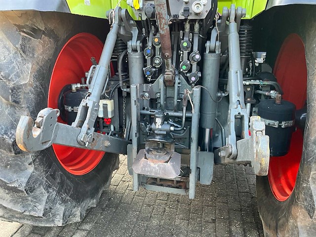 2016 claas arion 650 vierwielaangedreven landbouwtractor met voorlader - afbeelding 30 van  40