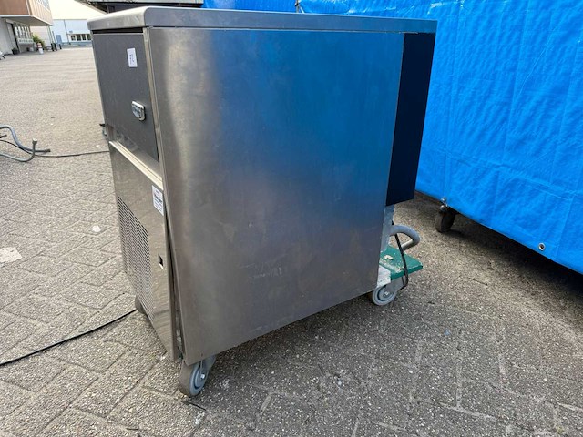 2016 electrolux 730533 crushed ijsmachine - afbeelding 2 van  4