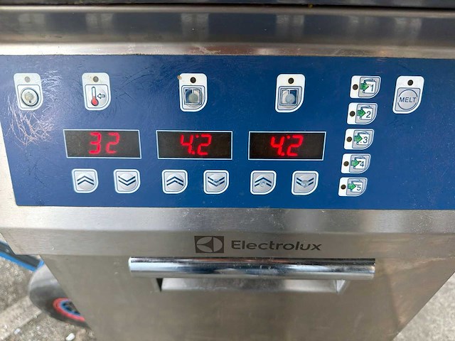2016 electrolux e7fred1gfp friteuse - afbeelding 2 van  11