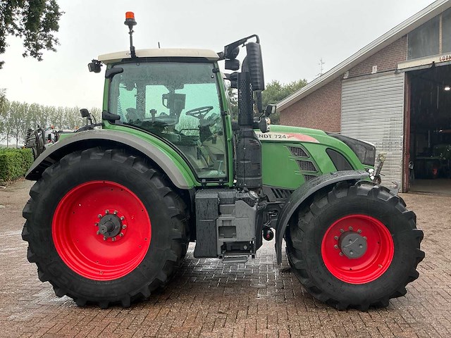 2016 fendt 724 vario profi plus vierwielaangedreven landbouwtractor - afbeelding 18 van  31