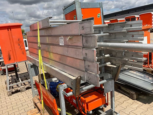 2016 geda lift 250 comfort 43 / 21 materiaallift / demontabele ladderlift - afbeelding 11 van  12