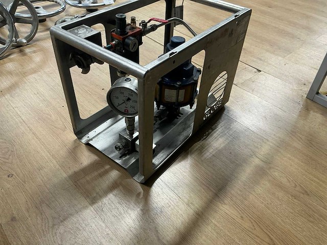 2016 globe apu sc10-5-35 hydrostatisch hoge druk testapparaat - afbeelding 1 van  7