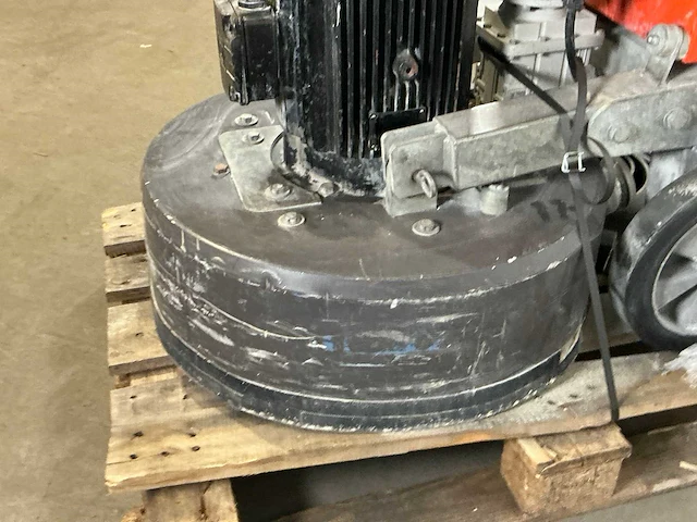 2016 husqvarna pg680 betonschuurmachine 680mm 380v - afbeelding 8 van  12