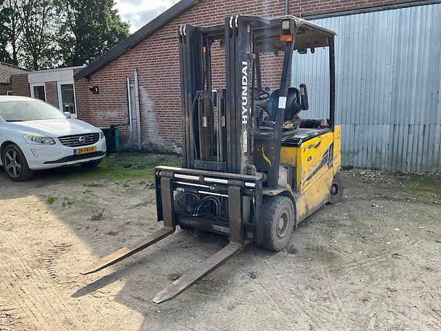 2016 hyundai 30bh-9 vorkheftruck - afbeelding 1 van  21