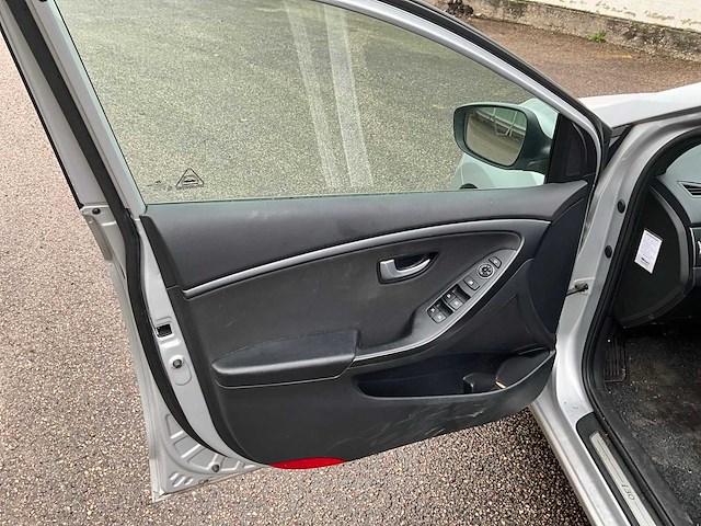 2016 hyundai i30 1.6 gdi go! personenauto - afbeelding 6 van  30