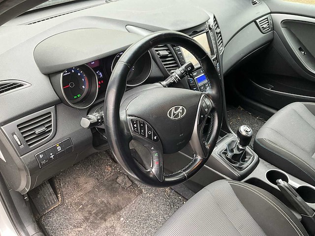 2016 hyundai i30 1.6 gdi go! personenauto - afbeelding 8 van  30
