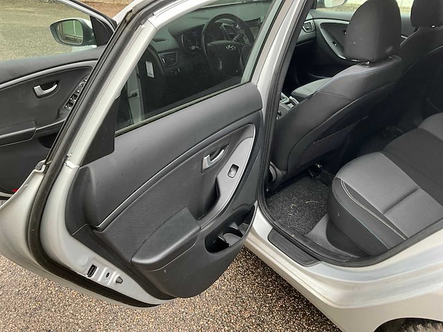 2016 hyundai i30 1.6 gdi go! personenauto - afbeelding 15 van  30