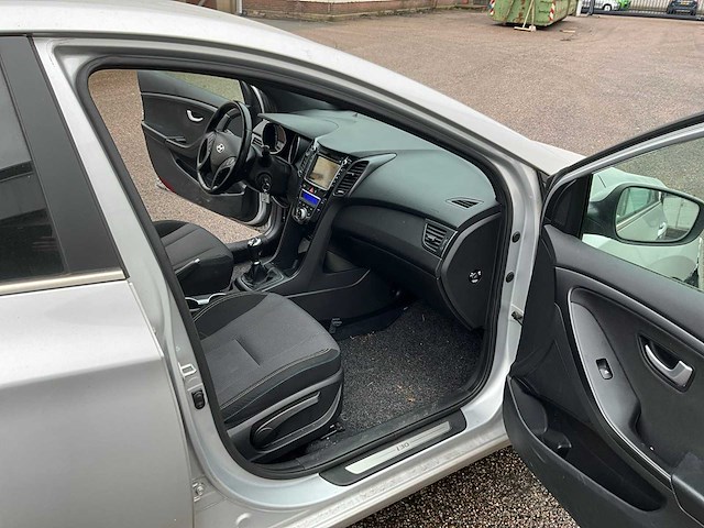 2016 hyundai i30 1.6 gdi go! personenauto - afbeelding 17 van  30