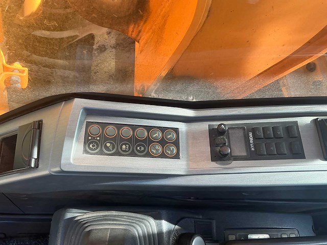 2016 hyundai robex 160w-9a banden graafmachine - afbeelding 11 van  31