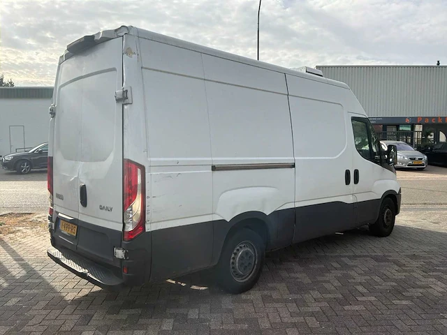 2016 iveco daily 35s15v 2.3 352 h2 geconditioneerde bedrijfswagen - afbeelding 23 van  27
