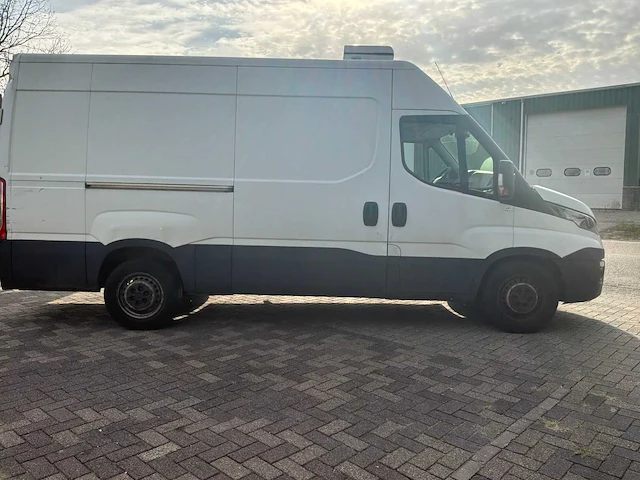 2016 iveco daily 35s15v 2.3 352 h2 geconditioneerde bedrijfswagen - afbeelding 24 van  27