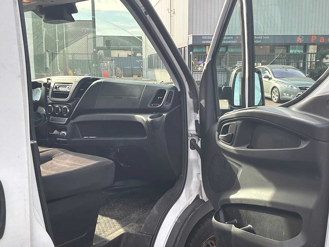 2016 iveco daily 35s15v 2.3 352 h2 geconditioneerde bedrijfswagen - afbeelding 11 van  27