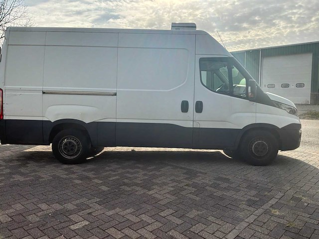 2016 iveco daily 35s15v 2.3 352 h2 geconditioneerde bedrijfswagen - afbeelding 24 van  27