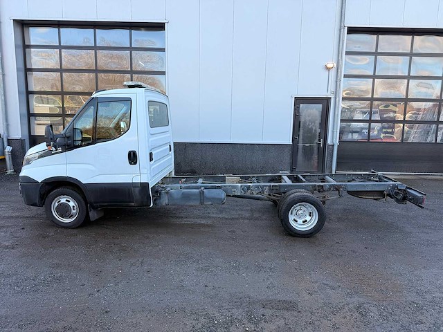 2016 iveco daily 40c17 3.0 375 bedrijfswagen chassis/cabine - afbeelding 6 van  7