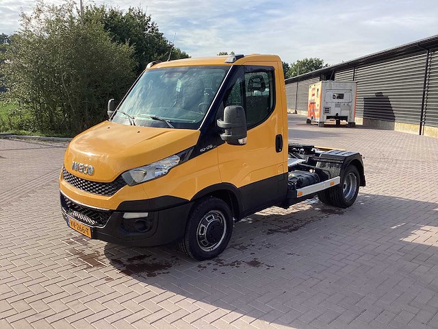 2016 iveco daily be trekker 8,4 ton bedrijfswagen - afbeelding 1 van  11